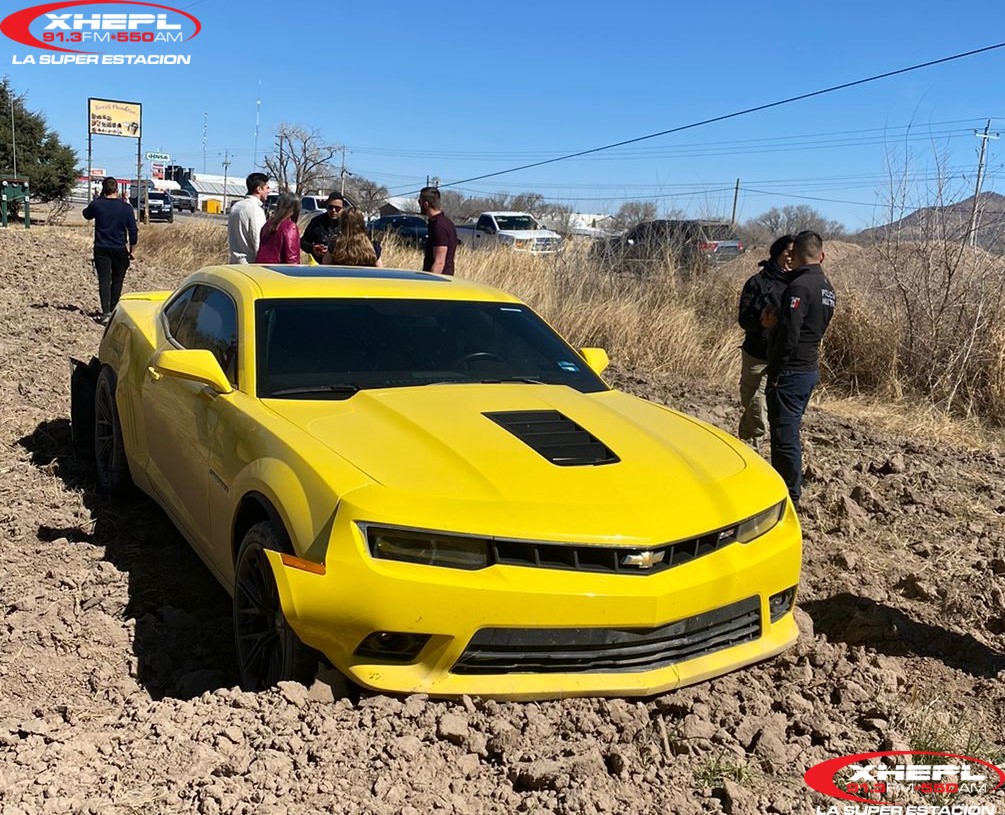 Menor de 17 años impactó su Camaro contra un poste en el Corredor Comercial